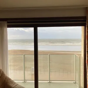  Appartement Ruim Met Zeezicht In Westende België